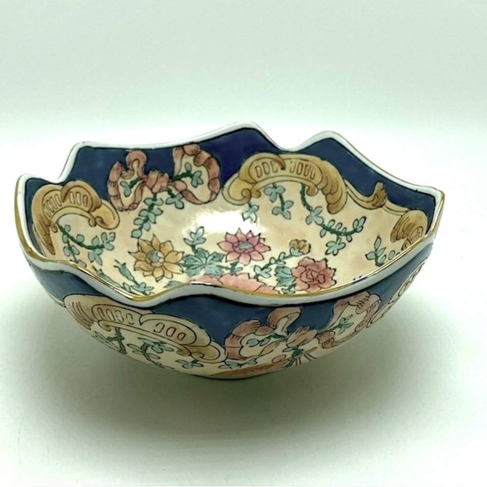 Vintage Toyo Trumpet Tapestry Bowl